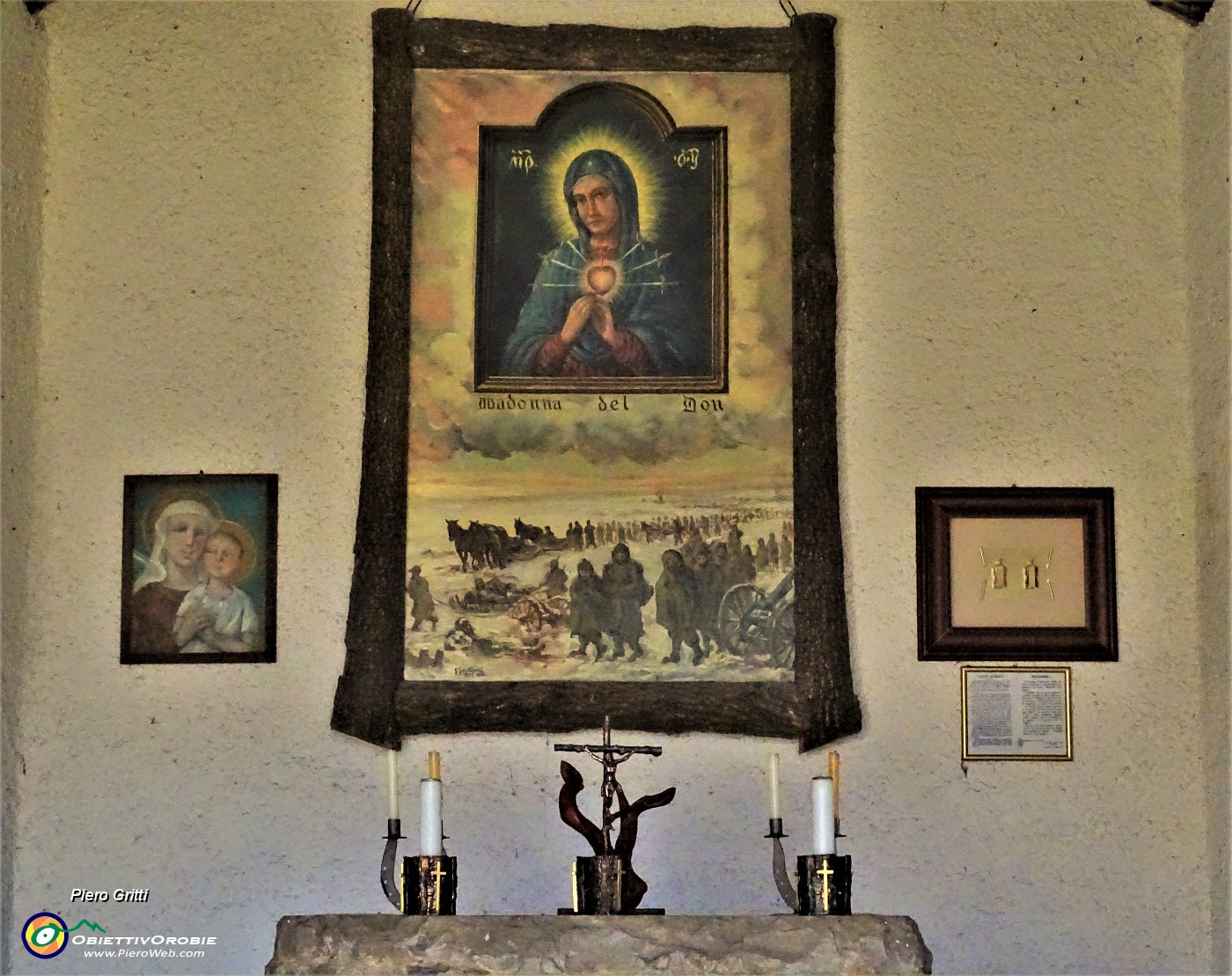 70 Madonna del Don all'interno della Chiesetta Alpina.JPG